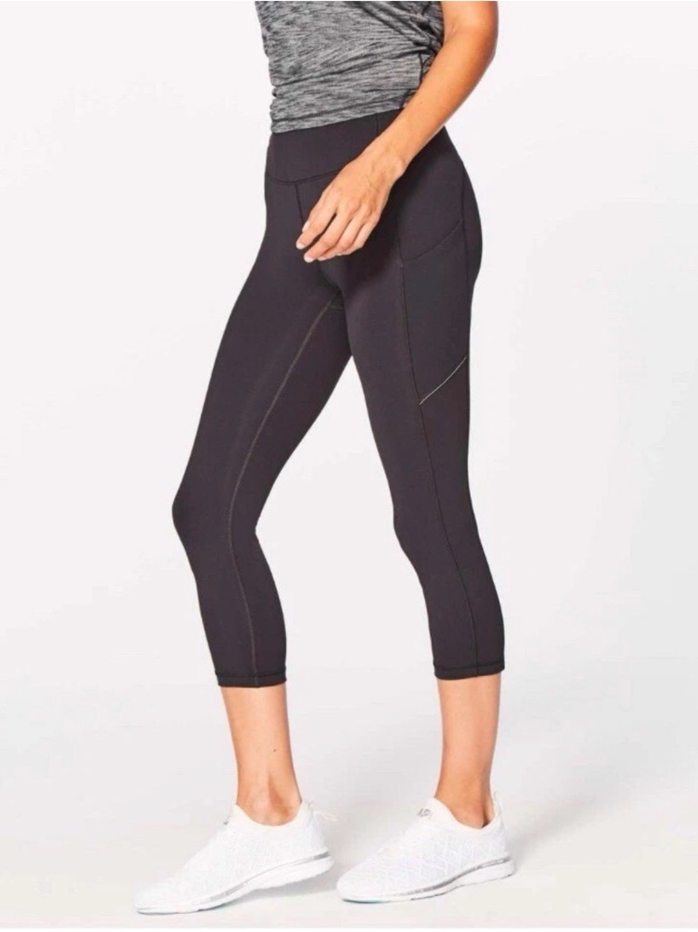Lululemon Speed Up Crop Leggings Size 2 Black 21” Pockets Yoga Pilates Y2K Capri